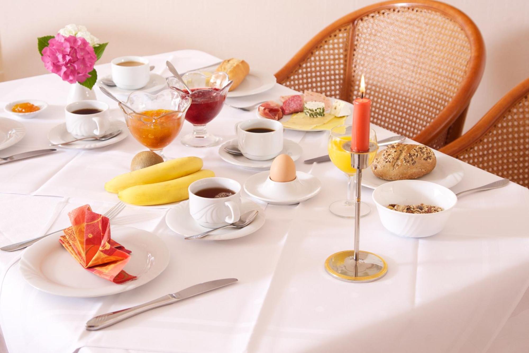 Hotel Reinhardtshof Garni Wolfschlugen Екстериор снимка