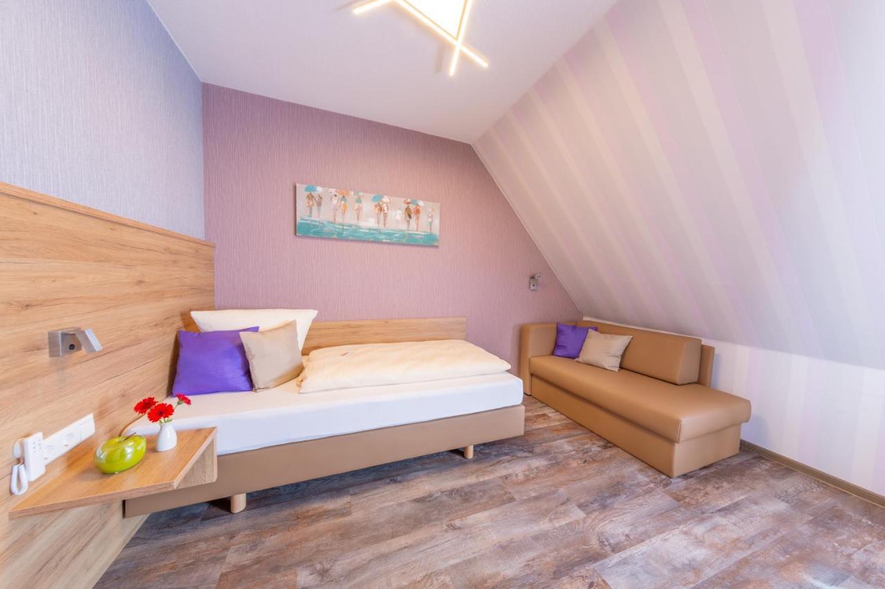 Hotel Reinhardtshof Garni Wolfschlugen Екстериор снимка