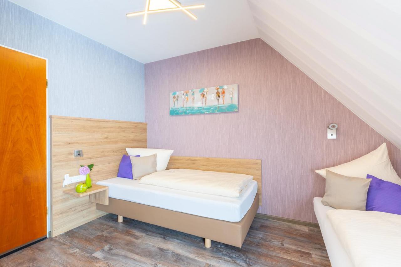Hotel Reinhardtshof Garni Wolfschlugen Екстериор снимка